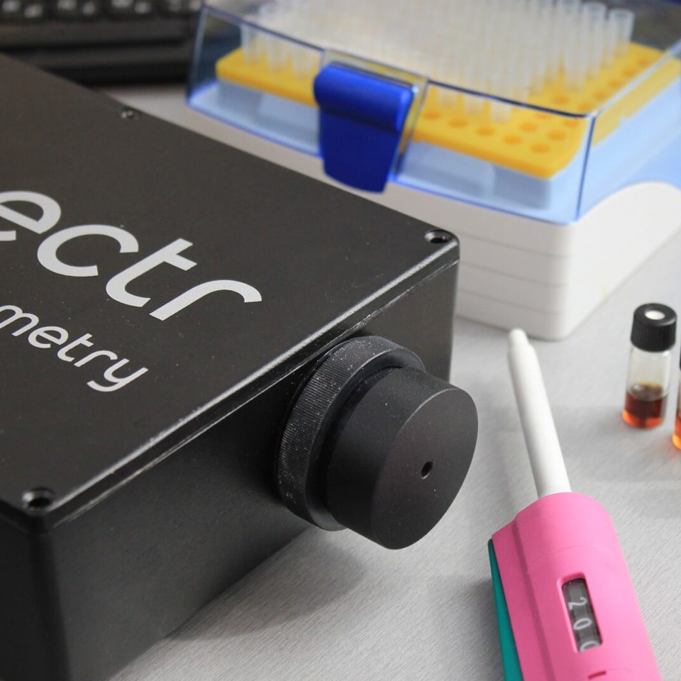 Портативный рамановский анализатор EnSpectr R1064 фото2