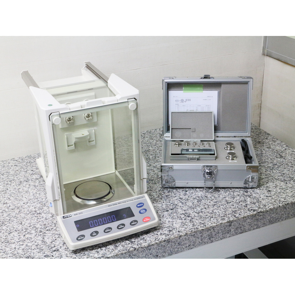 Аналитические весы AnD BM-500G: фотографии