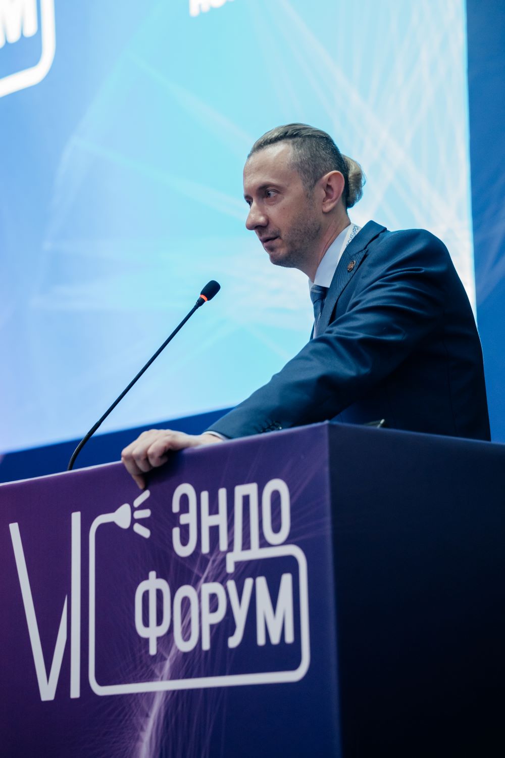Профессор Е.А. Дробязгин на стенде НВ-Мед