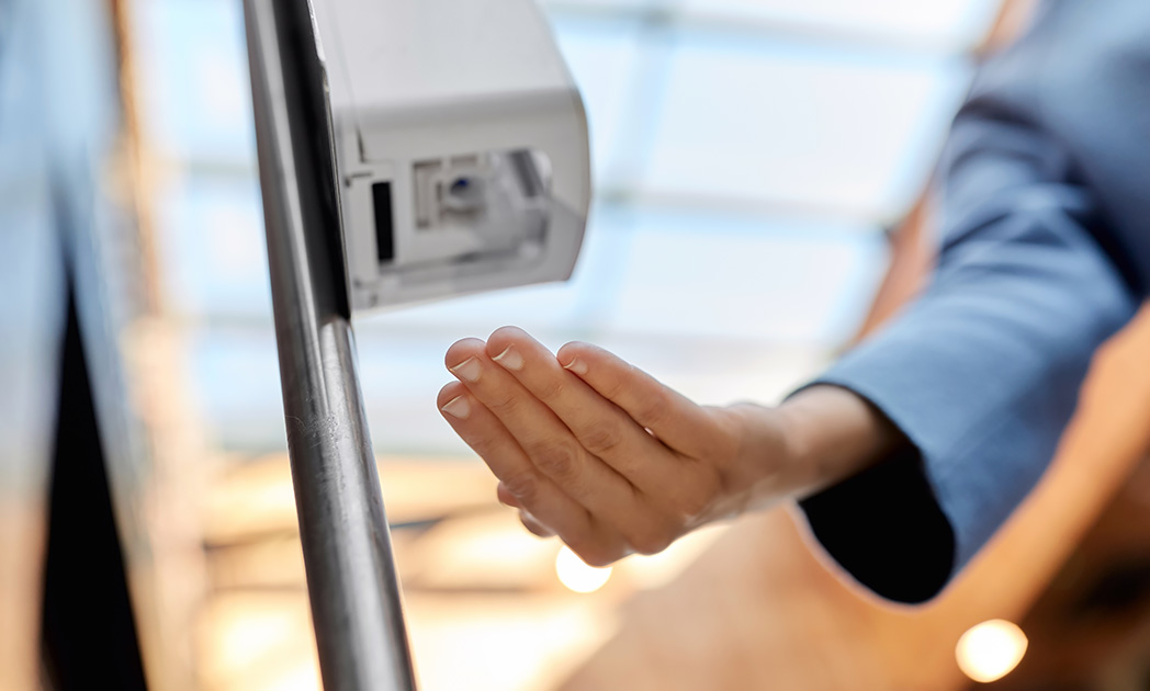 Следите за тем, чтобы антисептики были в доступе на вашем месте работы.